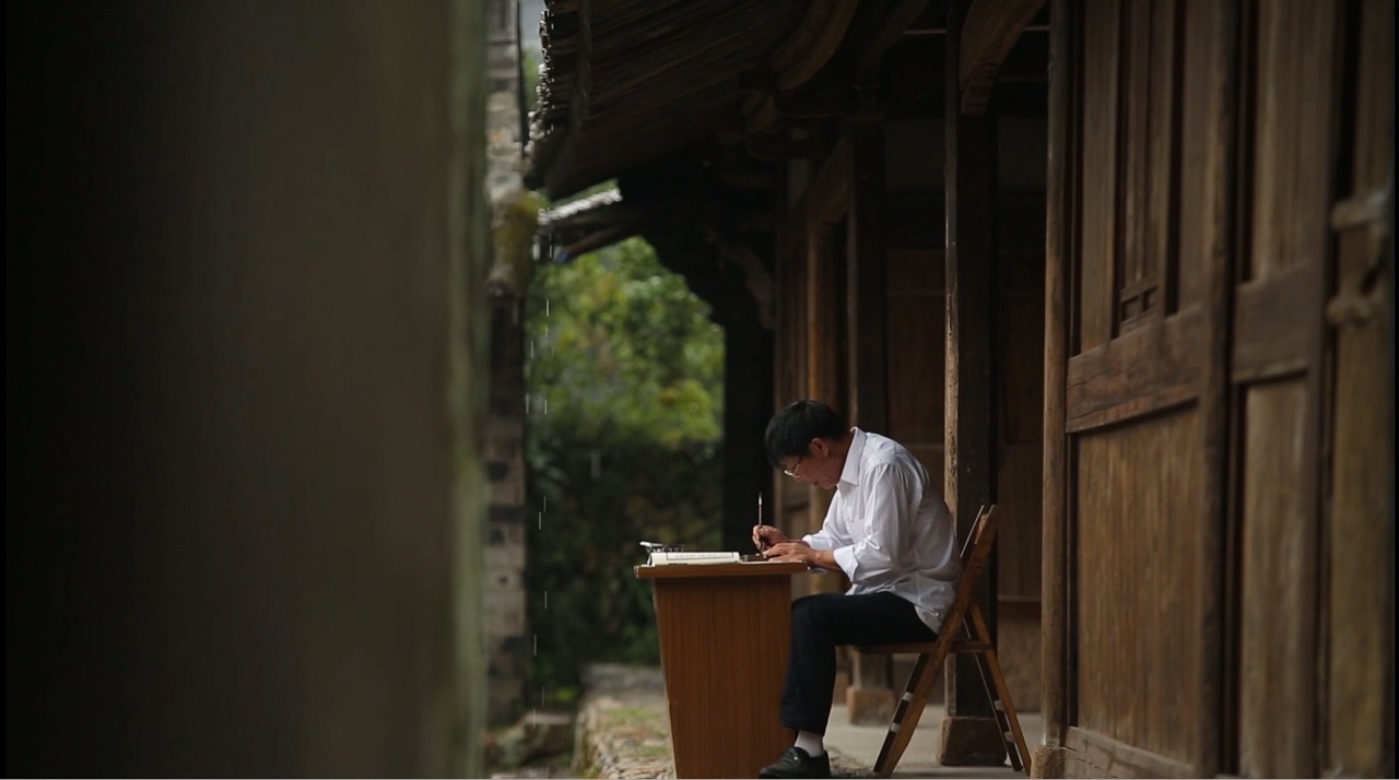 人民日報(bào)：“知世故”與“不世俗”