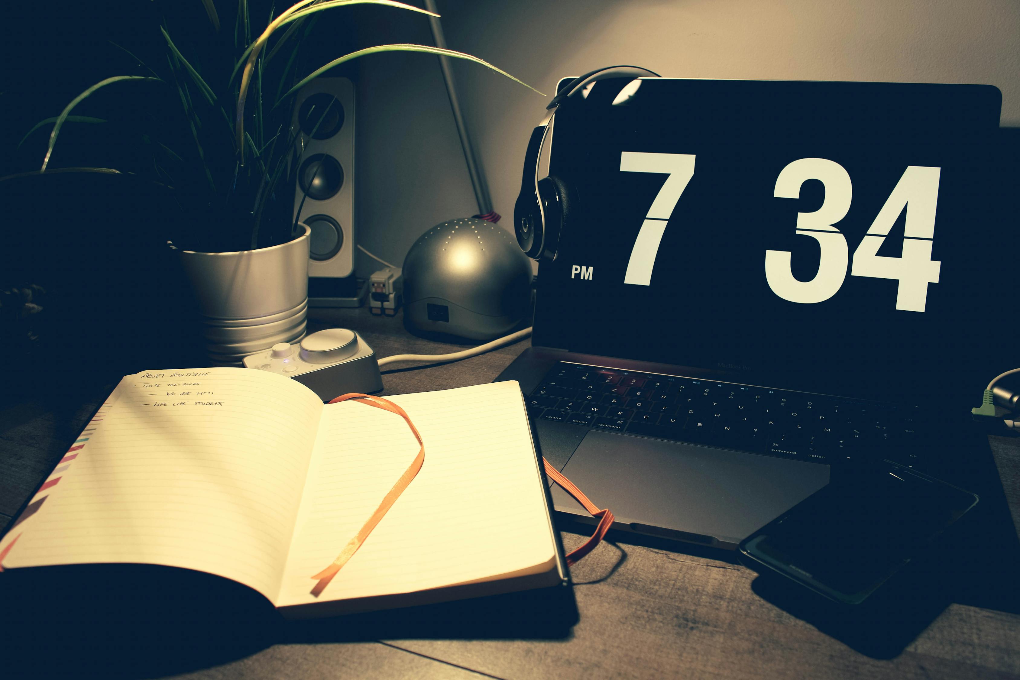 人民日?qǐng)?bào)聚焦2025世界人工智能大會(huì)：智能時(shí)代，同球共濟(jì)