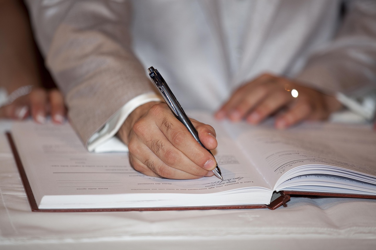 “被亮證逼迫讓路”當(dāng)事人：已接受對(duì)方道歉，望依法依規(guī)處理